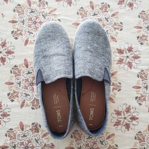 Tom's blue flats NWOT